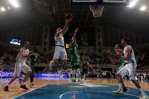 Predvođena Hrvatima, Unicaja do posljednjih sekundi mučila Panathinaikos