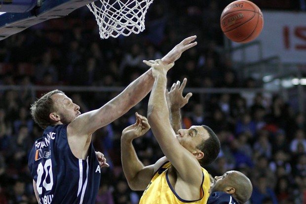 Alba i dalje bez pobjede, Anadolu Efes očekivano prejak