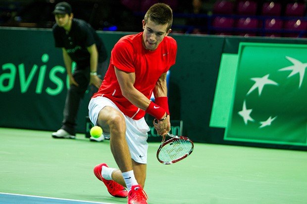 Borna Ćorić u pet setova šokirao Jerzyja Janowicza i donio Hrvatskoj vodstvo od 2-0!