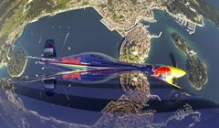 Red Bull Air Race piloti u letu iznad rovinjskog mora