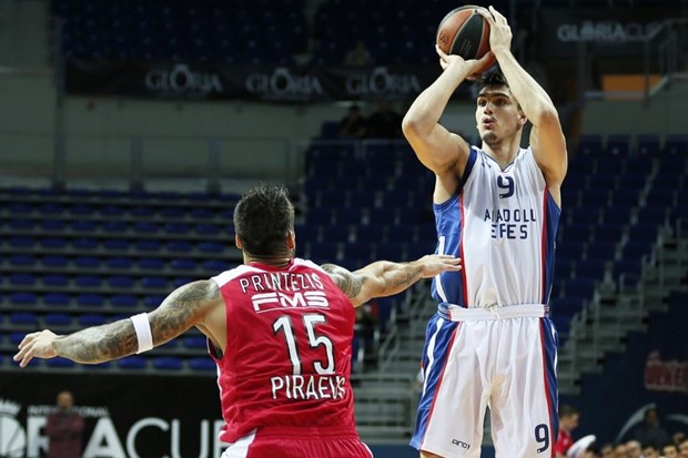 Anadolu Efes lako slavio u Rusiji, Dario Šarić iznenadio i Dušana Ivkovića