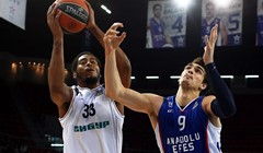 Video: Šarićev double-double, Anadolu Efes izvukao pobjedu za vodstvo u finalu