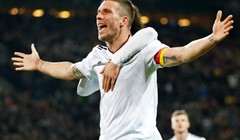 Lukas Podolski izazvao incident i zaradio isključenje u humanitarnoj utakmici