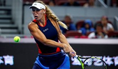 Wozniacki uvjerljiva, Osaka preokretom do polufinala