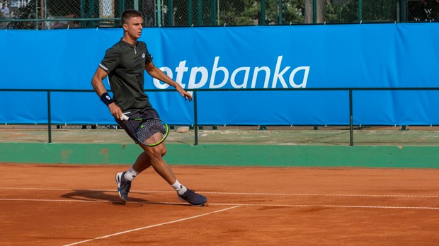 Duje Ajduković izbacio sedmog nositelja na startu turnira u Portugalu