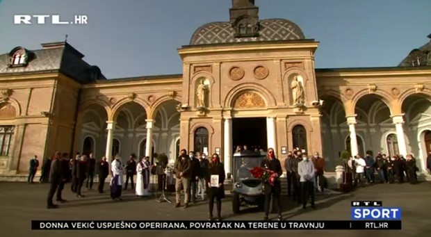 [VIDEO] Nekoliko stotina ljudi emotivno se oprostilo od velikog Zlatka Saračevića