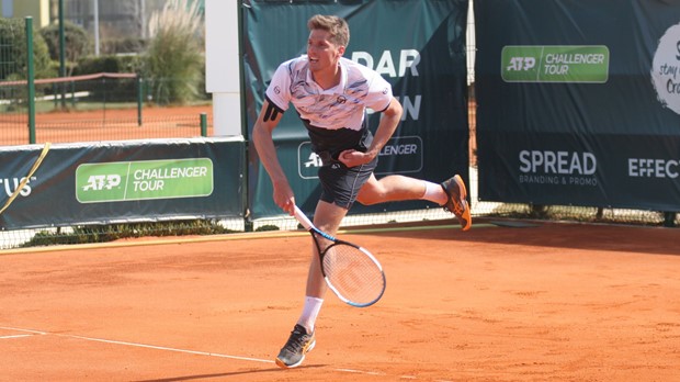 Nino Serdarušić bez većih problema prošao u drugo kolo turnira u Zadru