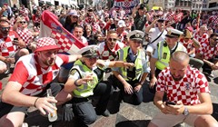 [FOTO] Hrvatski navijači fotografirali se s danskim policajkama