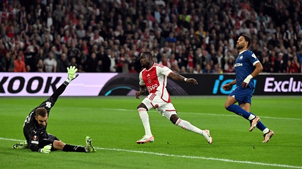 Feyenoord se poigravao s Ajaxom, navijači Ajaxa prekinuli derbi