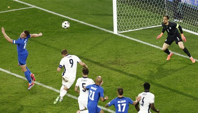 Englezi teško primaju pogotke, ali Slovaci se ne ustručavaju često pucati prema golu