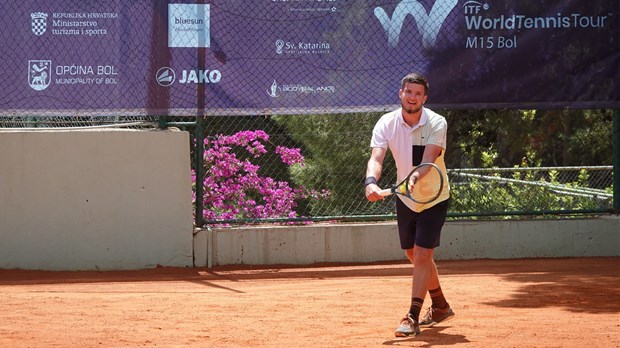 Mili Poljičak isti dan igrao finale i izgubio od Francuza