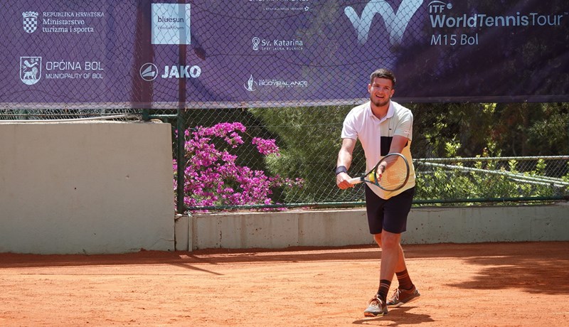 Mili Poljičak isti dan igrao finale i izgubio od Francuza