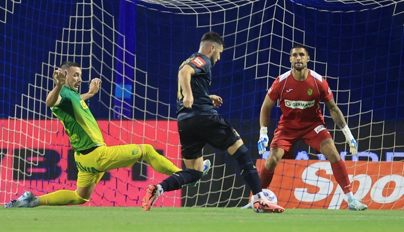 Dinamo ne staje, treću loptu u Istrinu mrežu pospremio Kulenović