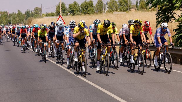 Vuelta: Bittner pobijedio u sprintu, Roglič zadržao vodstvo