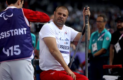 Komar ide u borbu za broncu, Presečan šesti, Sloup završio sedmi