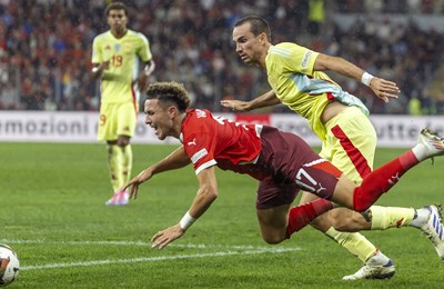 Španjolci slavili i s igračem manje, Ronaldo za pobjedu Portugala, Srbija nemoćna u Danskoj