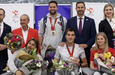 Hrvatskim paraolimpijcima po povratku u Zagreb priređen svečani doček